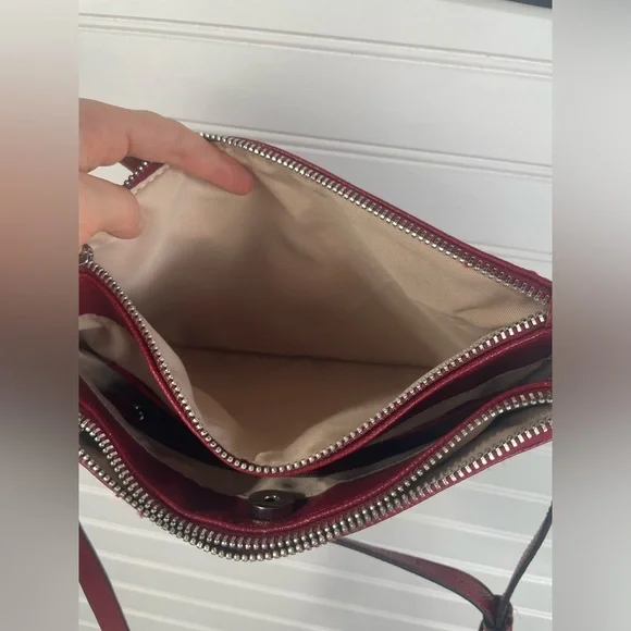 Dana Buchman Red Faux Leather Crossbody Bag with Adjustable Straps EUC - Picture 3 of 12